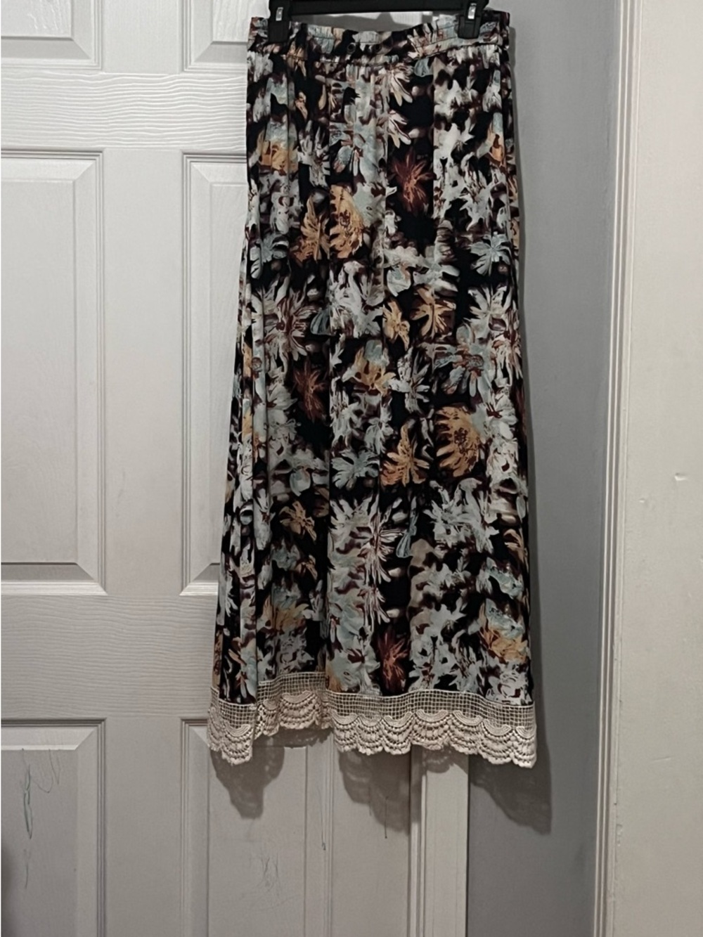 Floral Lace-Hem Maxi Skirt - Black Floral